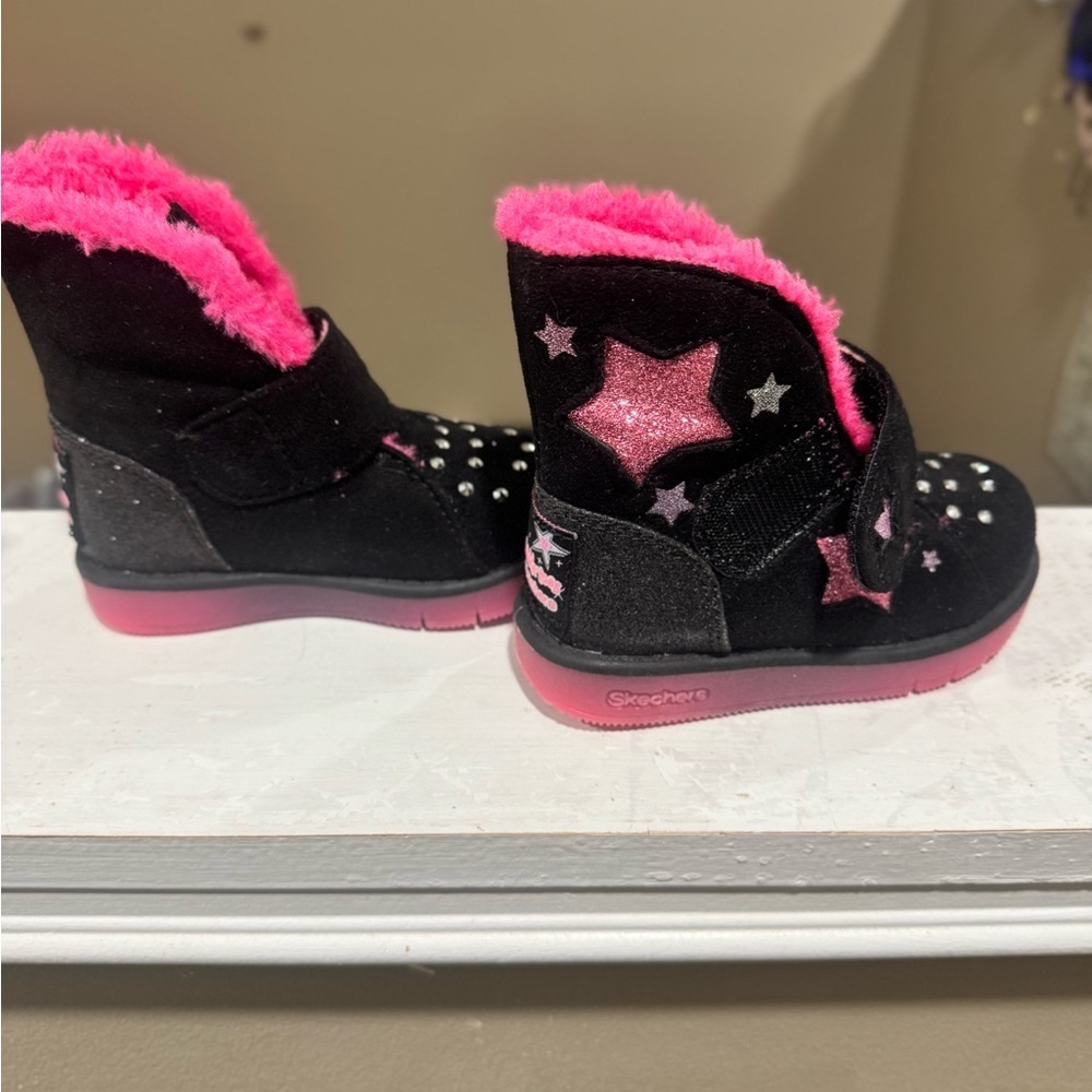 Skechers Twinkle Toes Black with Hot Pink Faux Fur & Stud Accents Kids Boots NEW - Picture 3 of 8
